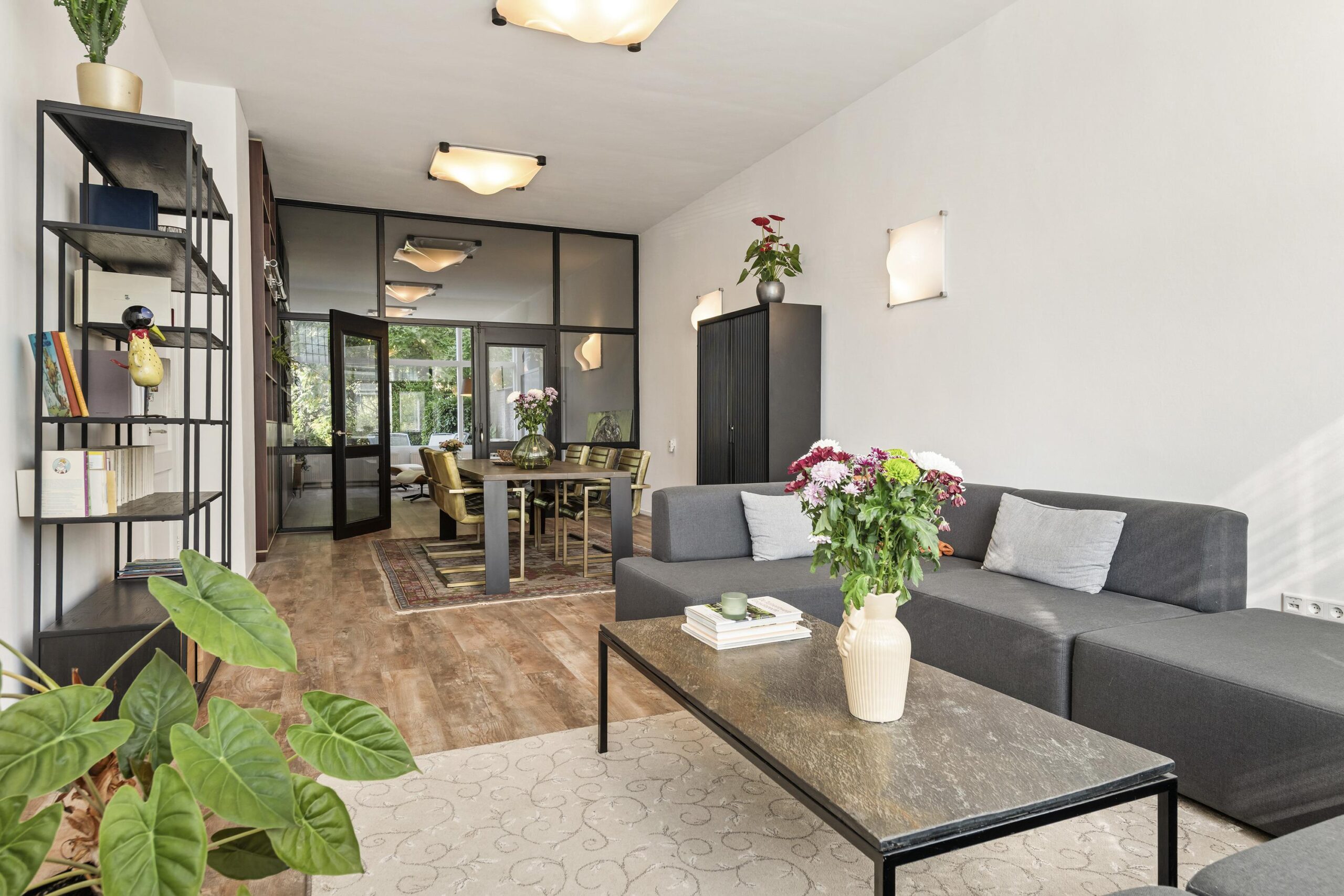 Twee-onder-één-kap te koop: Velperweg 97, Arnhem
