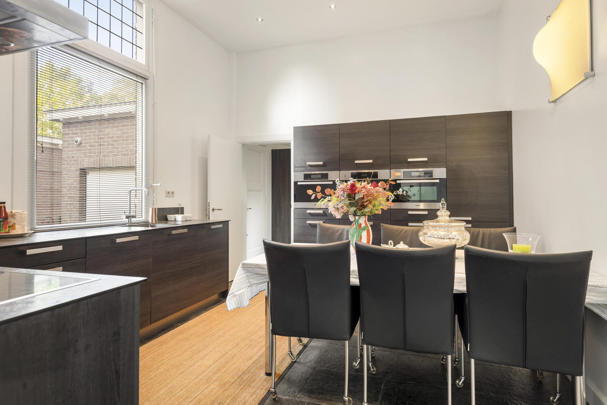Twee-onder-één-kap te koop: Velperweg 97, Arnhem